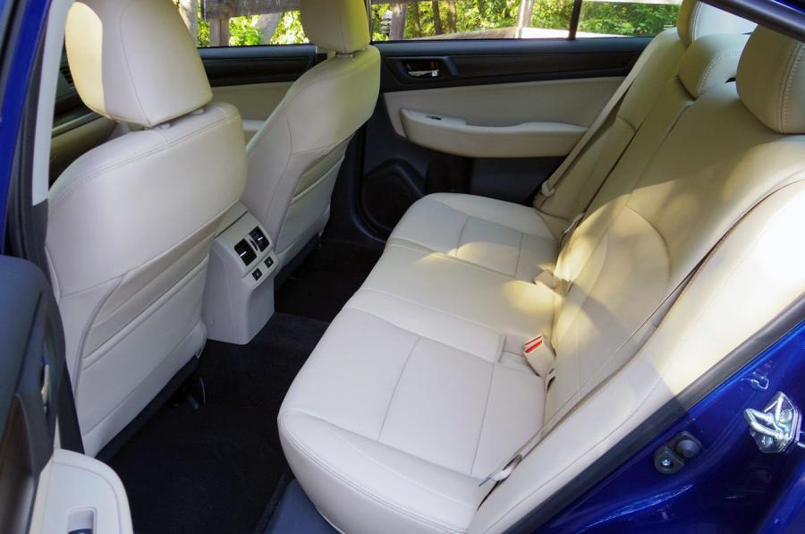  Subaru Legacy 2015 года  (US) (фото 16 из 35)